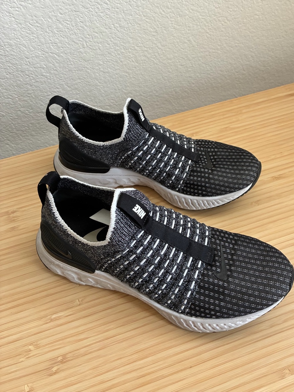 Nike Women’s React Phantom Run Flyknit Slip-On Sneakers Size 6
